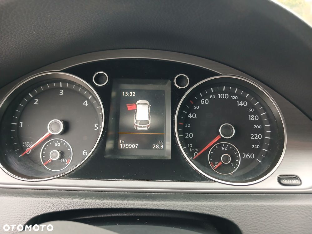 Volkswagen Passat - 36
