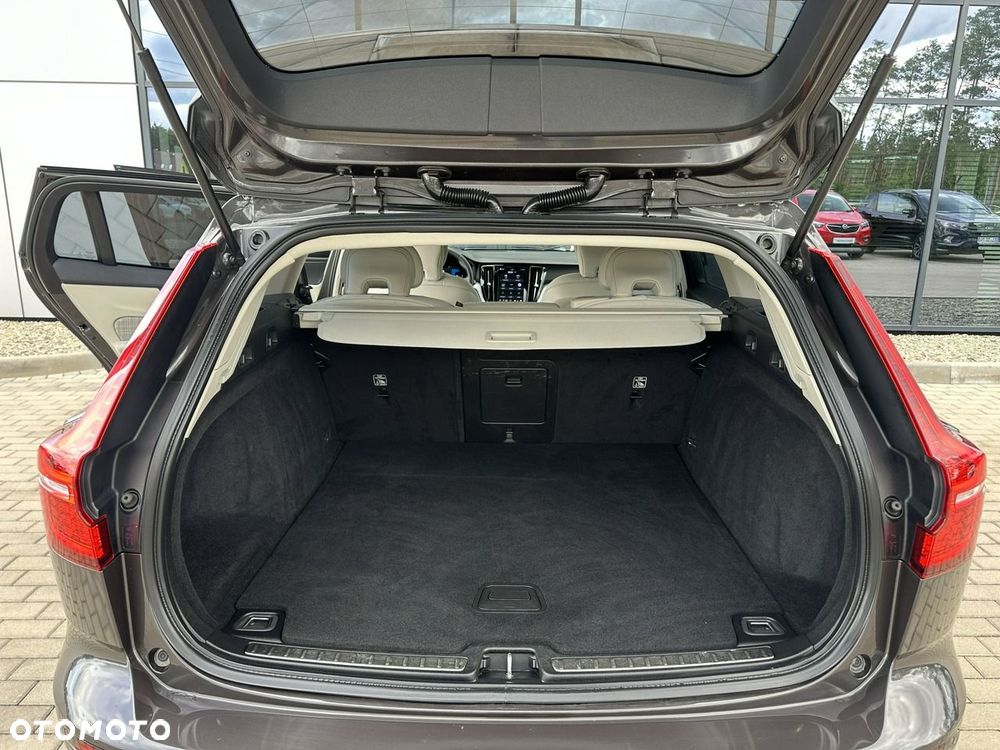Volvo V60 B3 B DKG Essential - 33