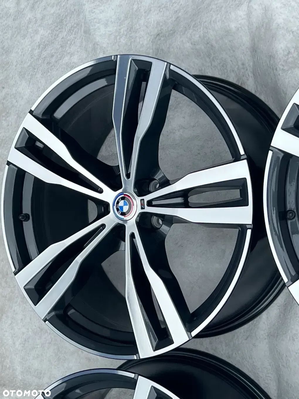 Oryginalne nowe  Felgi BMW X7 X5 X6 9,5x21et36 8074220 - 1
