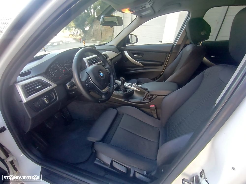 BMW 318 d Sport Line - 14