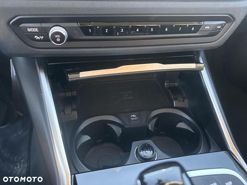 BMW Seria 3 320i Sport Line - 16
