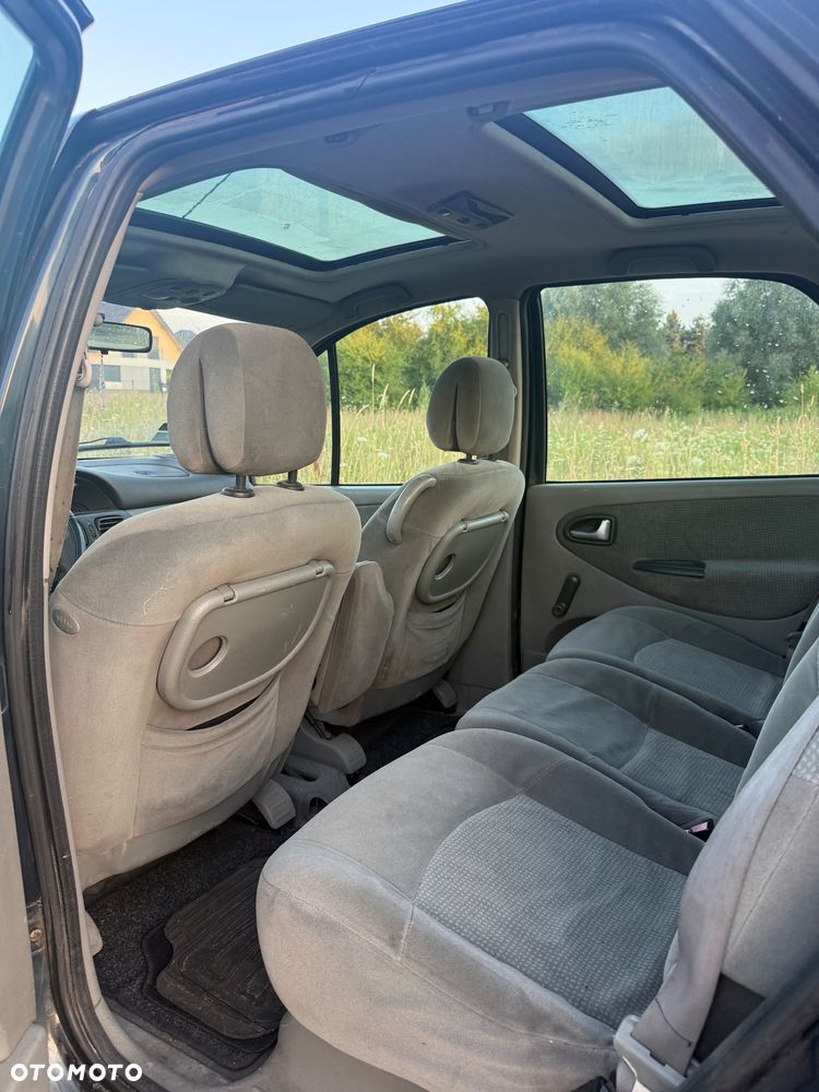 Renault Scenic 1.9 dCi Authentique - 10