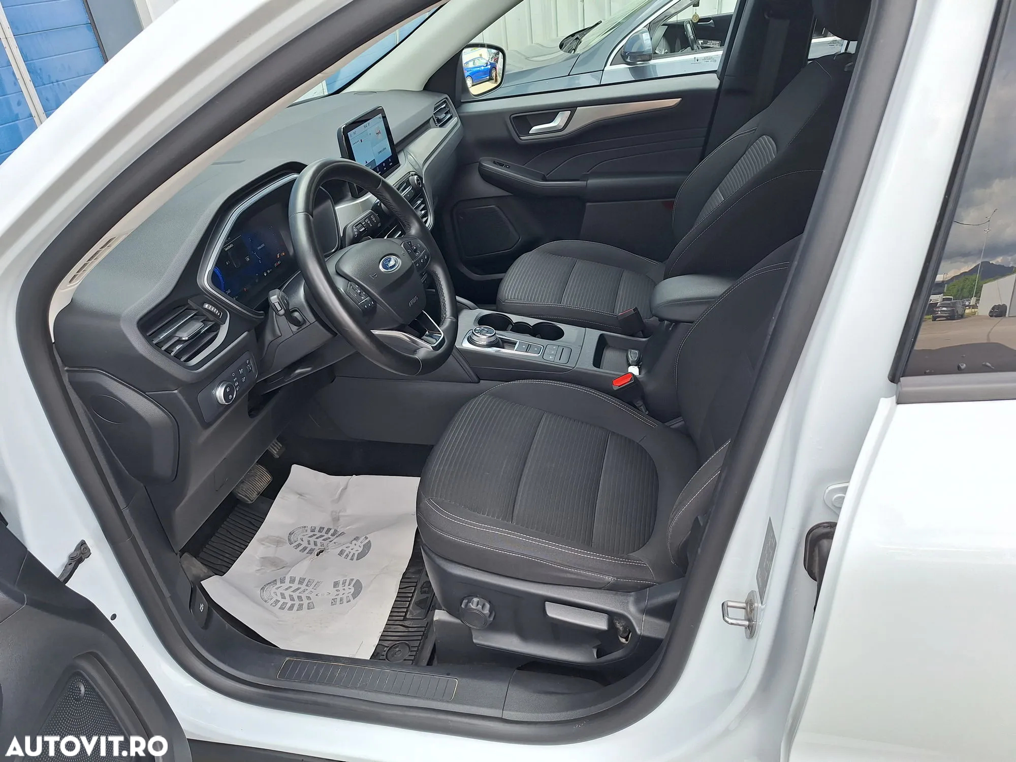 Ford Kuga - 10