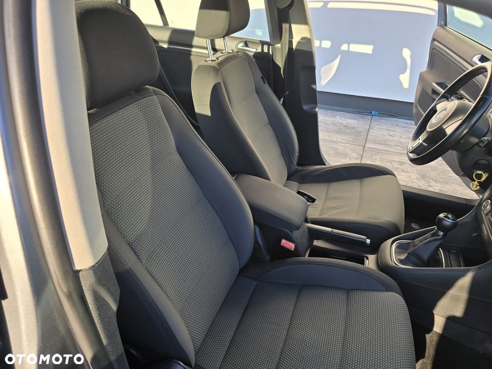 Volkswagen Golf - 10