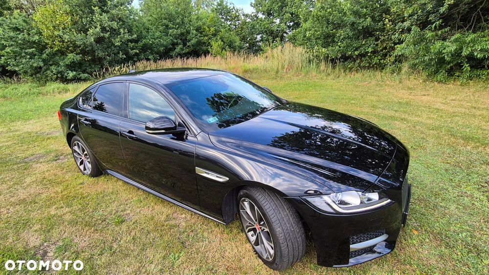 Jaguar XF 2.0 i4D R-Sport - 11