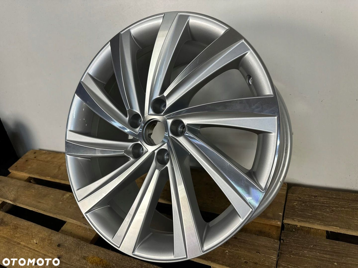 FELGA ALUMINIOWA SKODA OCTAVIA IV 4 5E3 18" 7.5 5E3601025J CALA LADNA ORG - 2