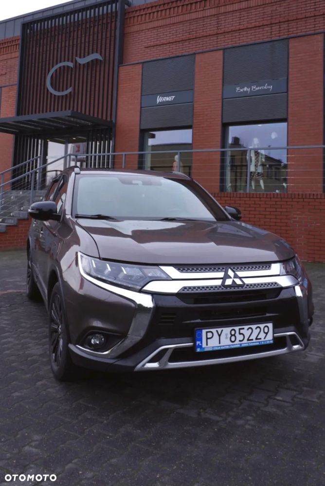 Mitsubishi Outlander - 1