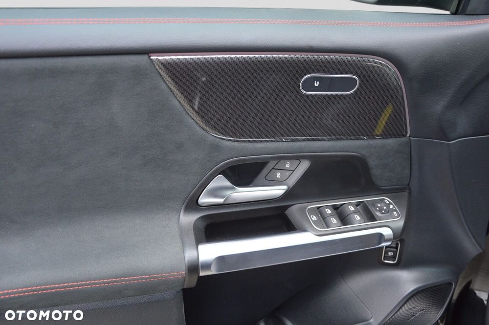 Mercedes-Benz GLB 220 d 4-Matic AMG Line 8G-DCT - 17