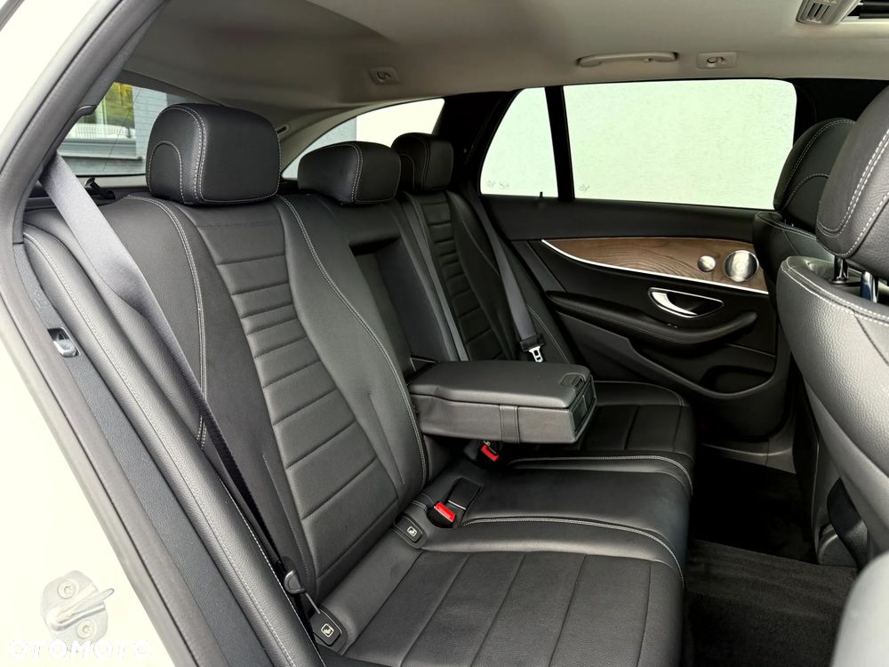 Mercedes-Benz Klasa E 220 d 9G-TRONIC Exclusive - 25