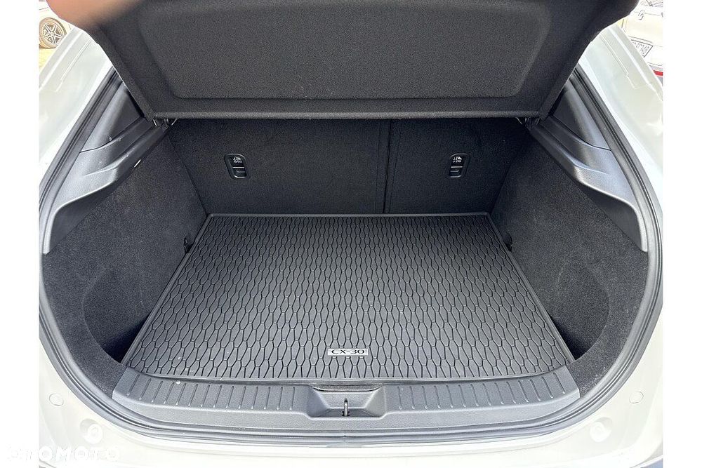 Mazda CX-30 2.0 mHEV Hikari 2WD - 21