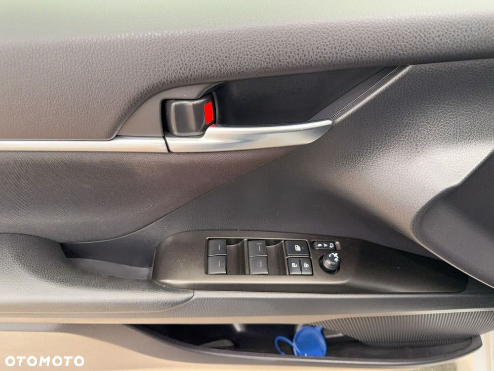 Toyota Camry - 13