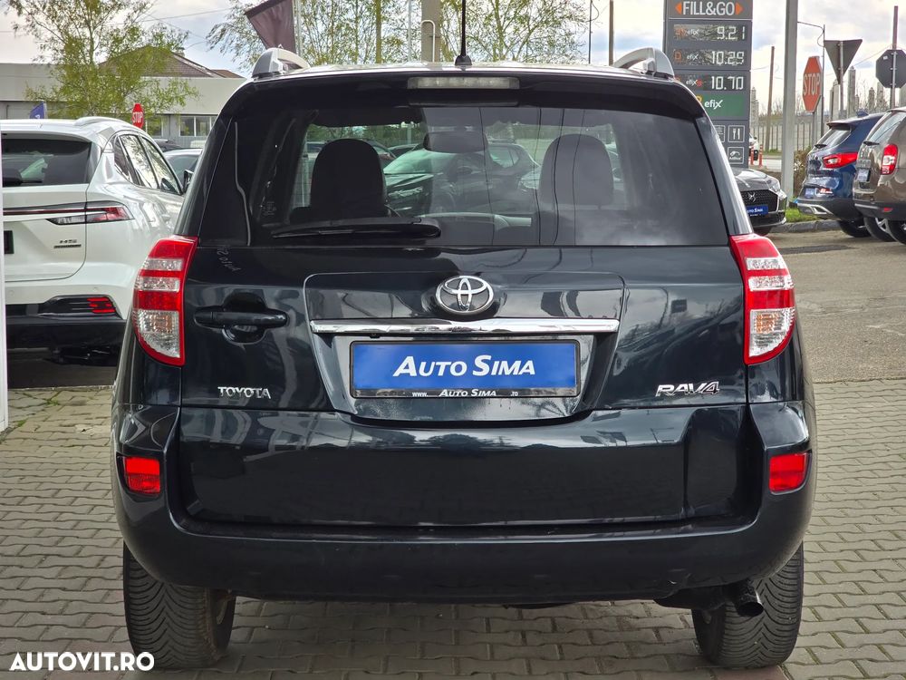 Toyota RAV4 - 6