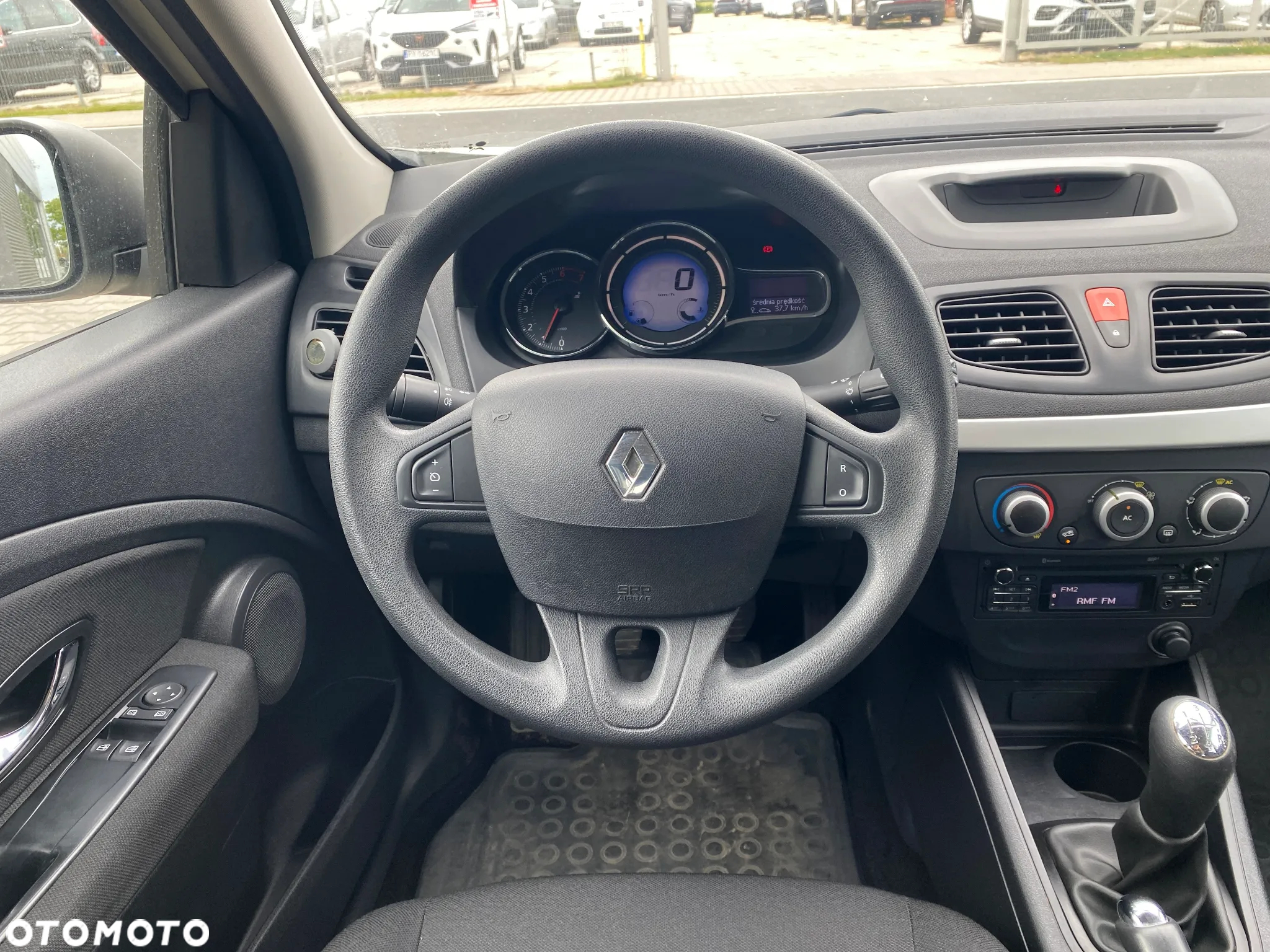 Renault Fluence 1.6 16V Dynamique - 13