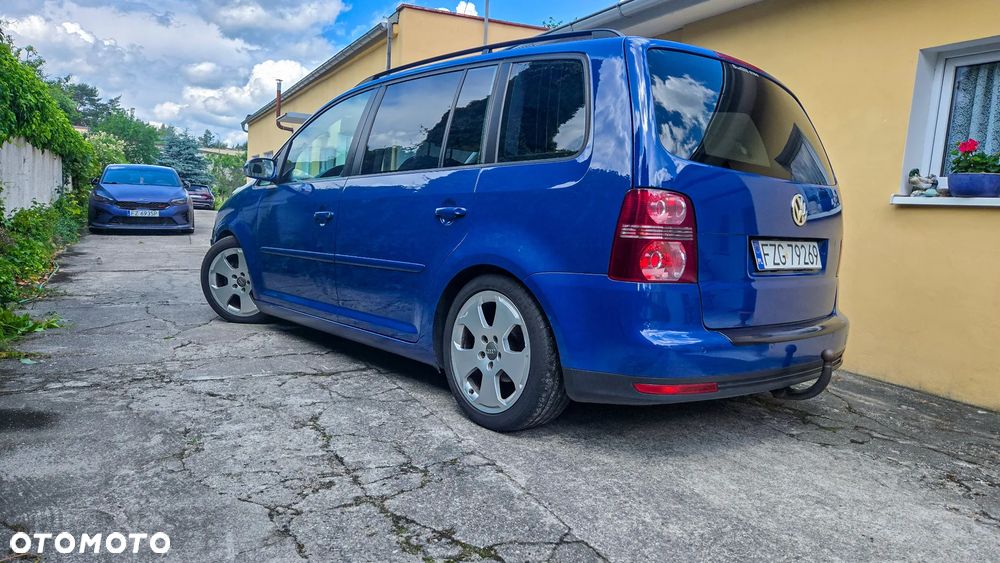 Volkswagen Touran 2.0 TDI DPF Highline - 4