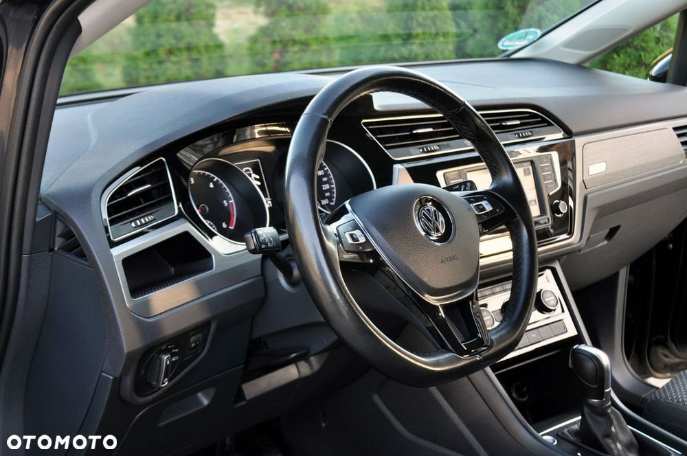 Volkswagen Touran - 23