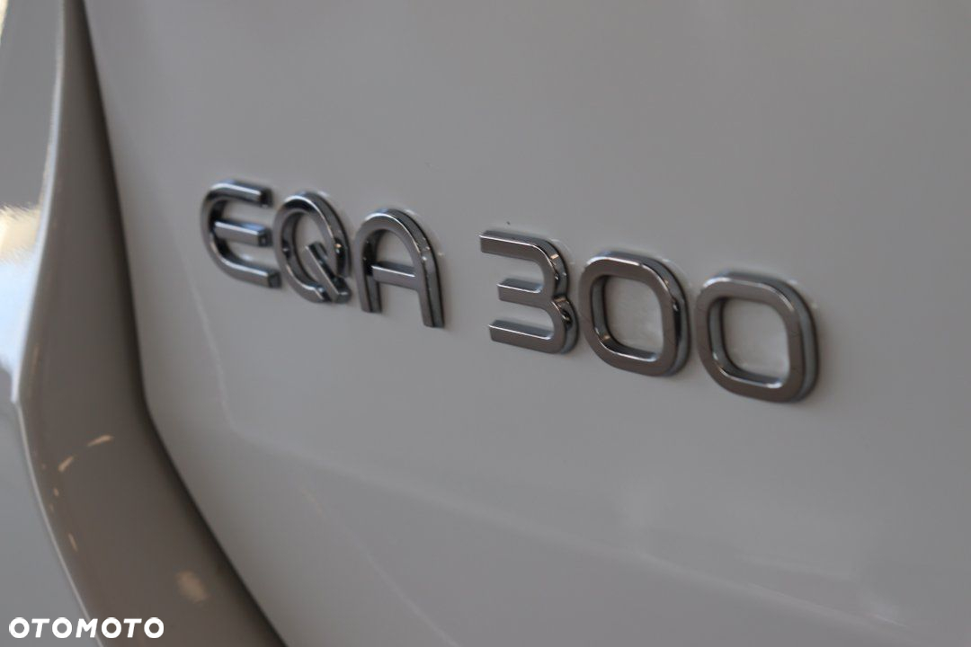 Mercedes-Benz EQA - 8