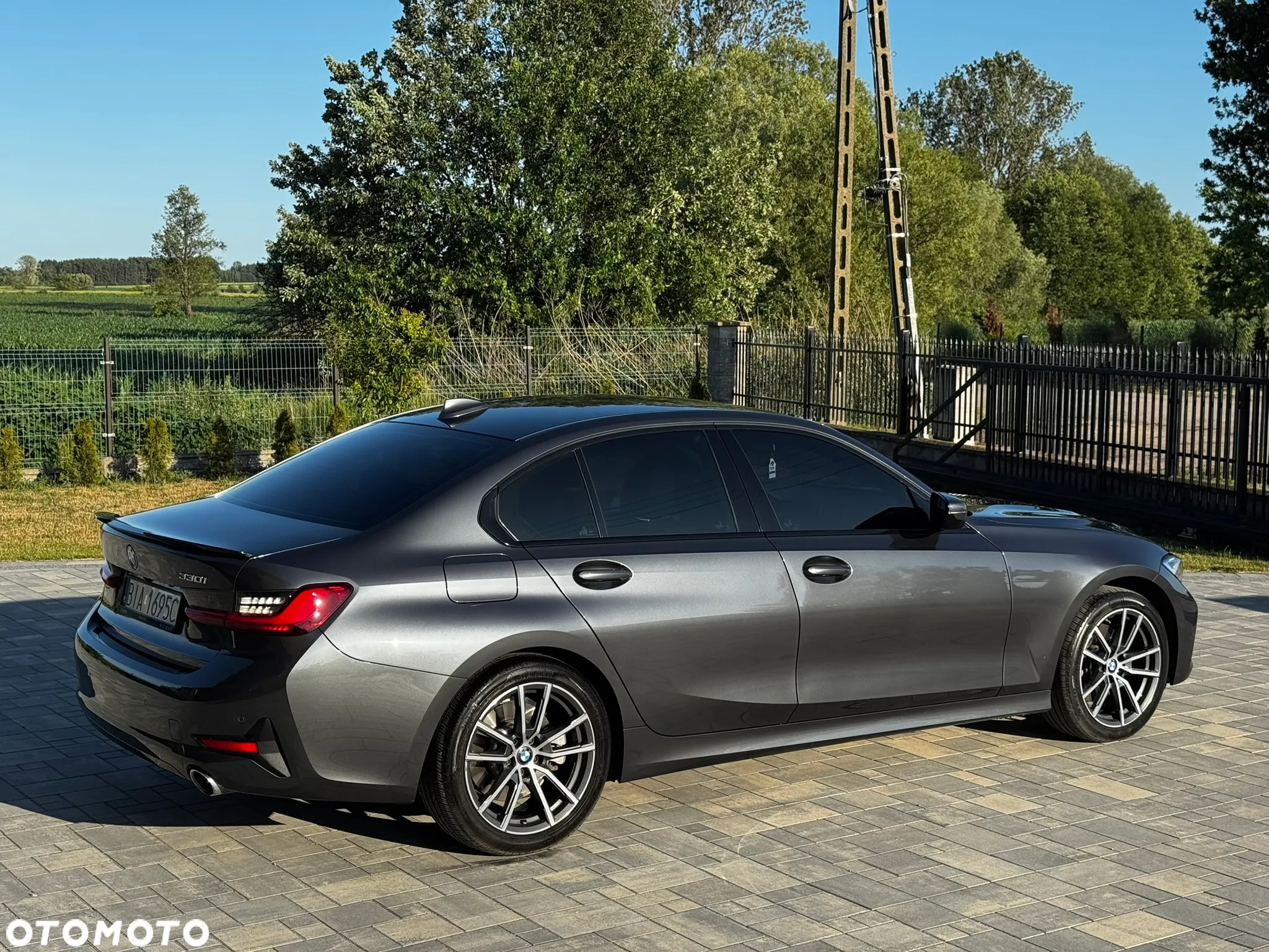 BMW Seria 3 330i Sport Line - 3
