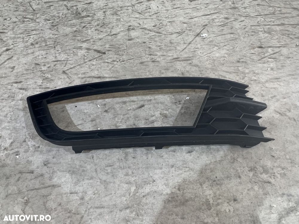 Grila proiector dreapta Skoda Octavia 3, 2013, 2014, 2015, 2016, 2017, cod origine OE 5E0807682. - 1