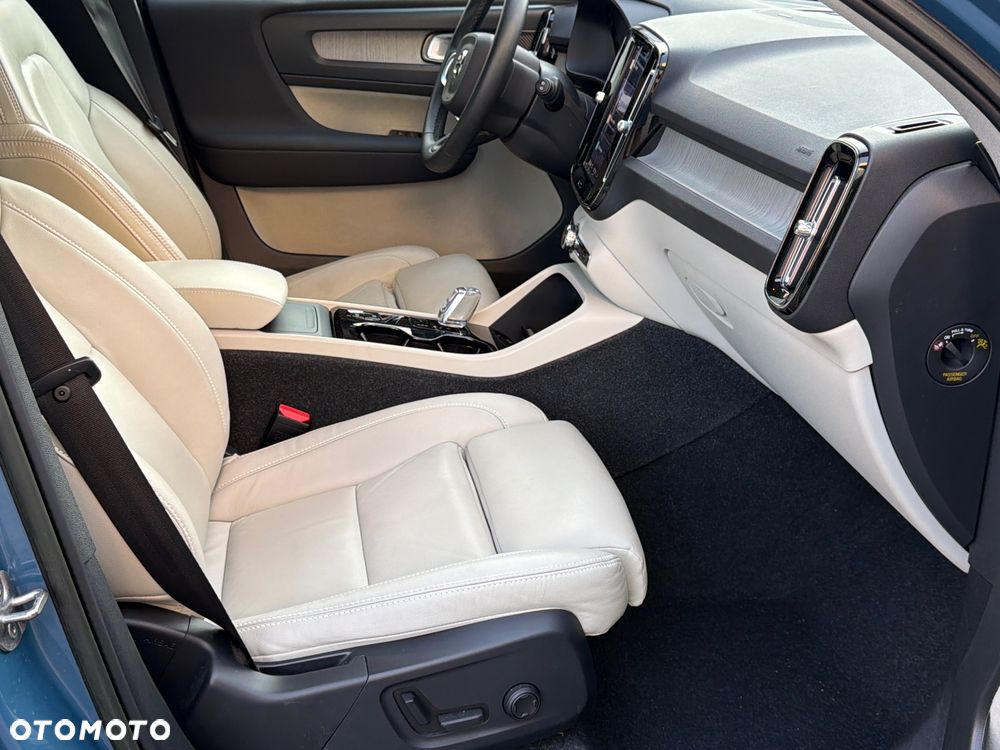 Volvo XC 40 B3 B DKG Ultra Black Edition - 6