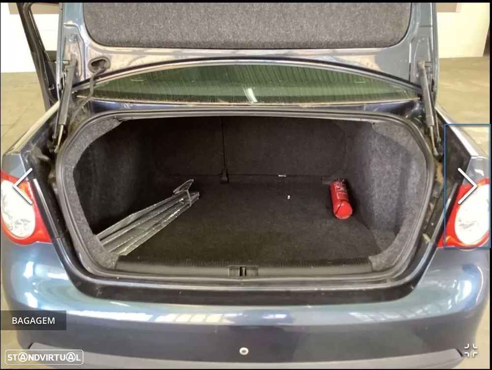 VW Jetta 1.6 TDi Confortline - 4