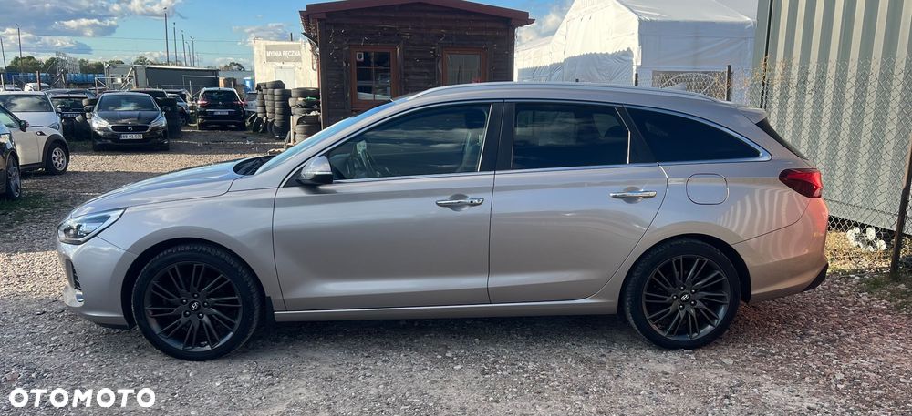 Hyundai i30 1.6 D Premiere Luxury DCT - 4