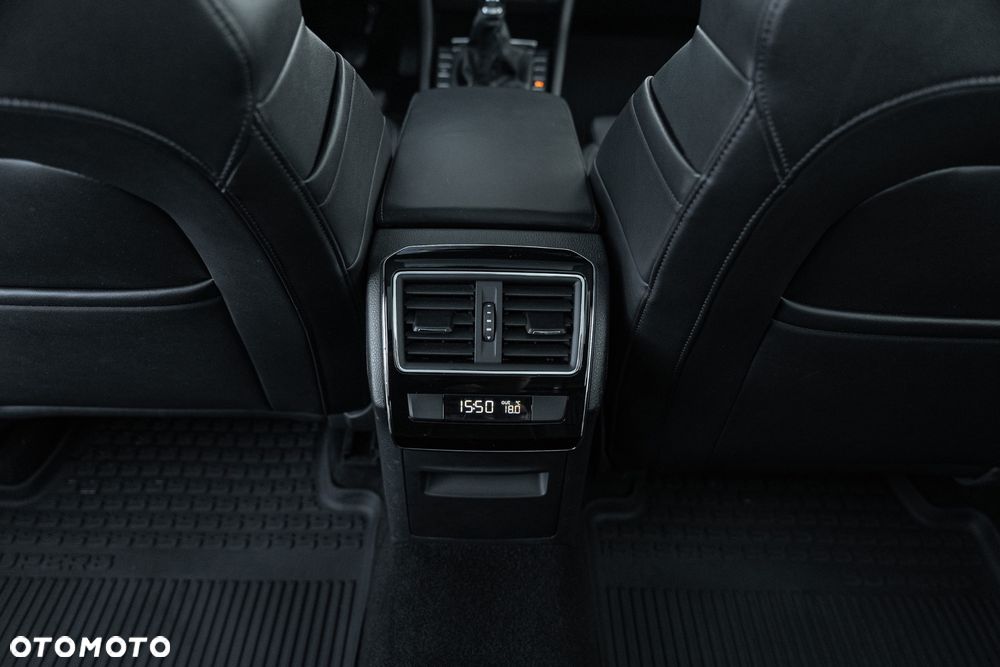 Skoda Superb 2.0 TDI Sportline - 37