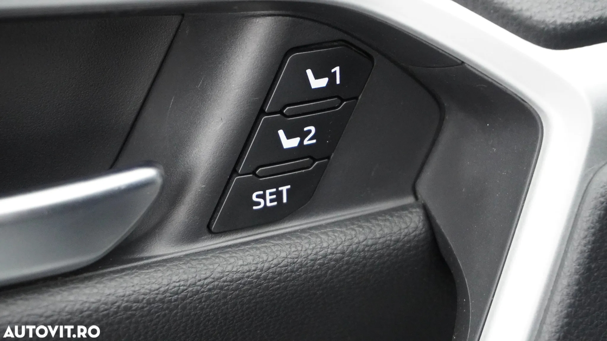 Toyota RAV4 2.5 4x4 Hybrid Lounge - 17