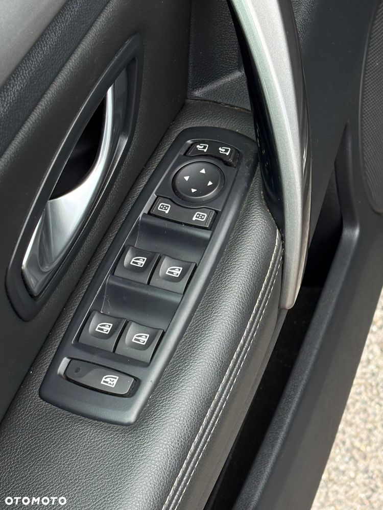Renault Laguna dCi 150 FAP Start-Stop GT - 28