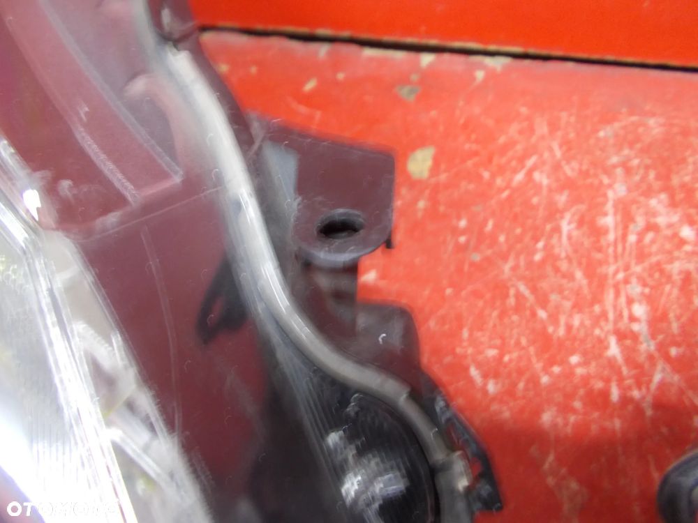 TOYOTA YARIS III LIFT 17 -> LAMPA PRAWA  LEWA PRZÓD PRZEDNIA - 4