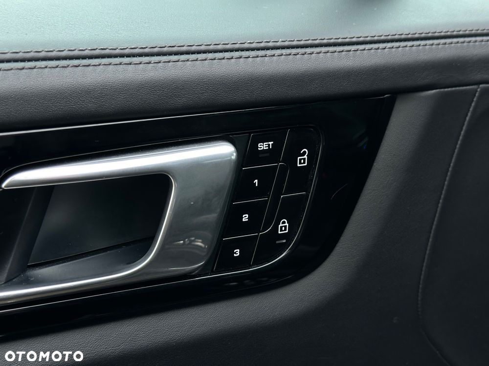 Porsche Cayenne - 27