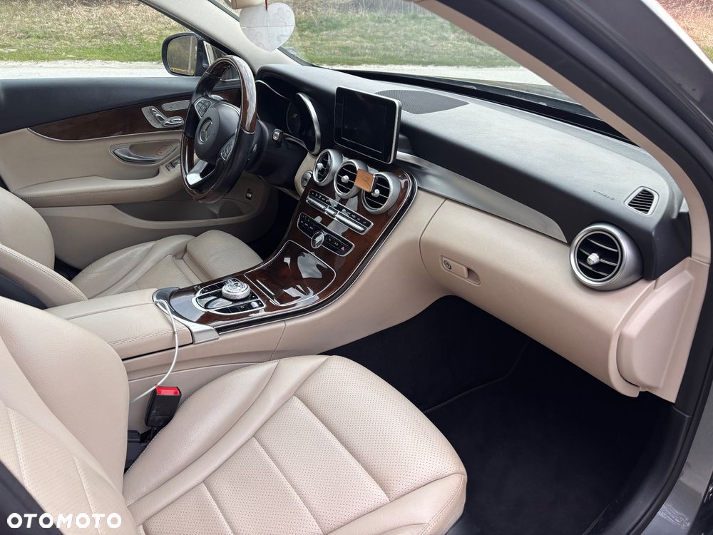 Mercedes-Benz Klasa C 300 9G-TRONIC - 6