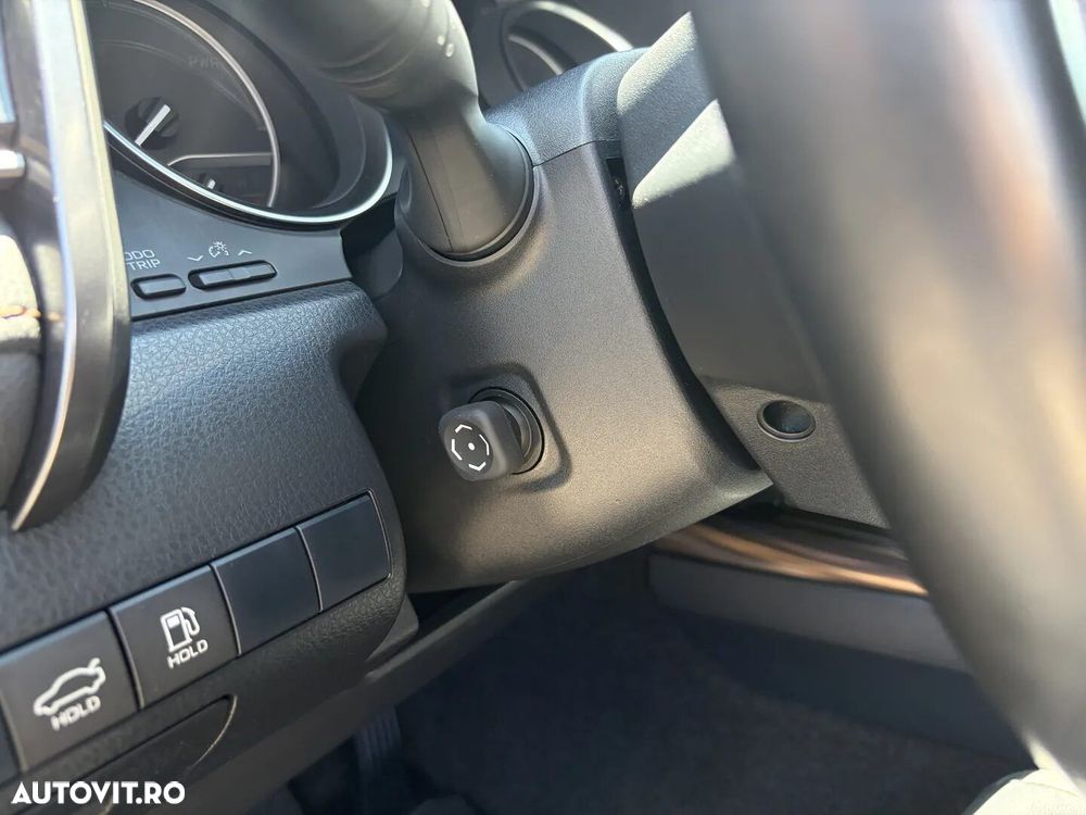 Toyota Camry - 28