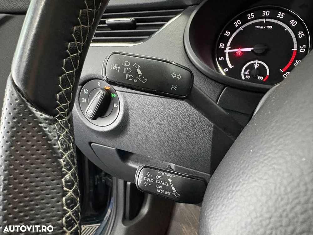 Skoda Octavia 2.0 TDI DSG RS - 22