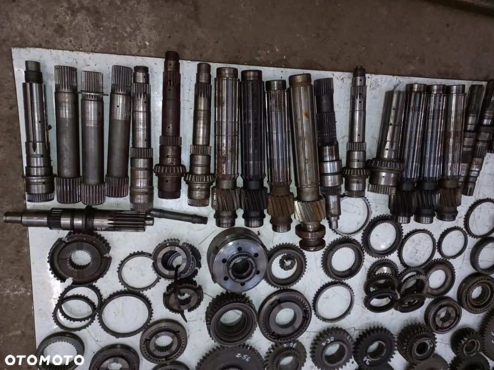 Skrzynia Biegów MASSEY FERGUSON koło zębate,wałek,przesówka ,synchronizator,pierścień synchronizatora,1,2,3,4,bieg rewers,żółw zając, a-b,3050,3060,3065,3070,3080,3090,3125,3115,3645,3625,6160,8140,wom,z47,43,66,46,39,41,51,31,21,28,27,30,34,26,40,47,38,50,33,24,25,28.56,84,52,32,49 KOSZ NAPĘDU - 2