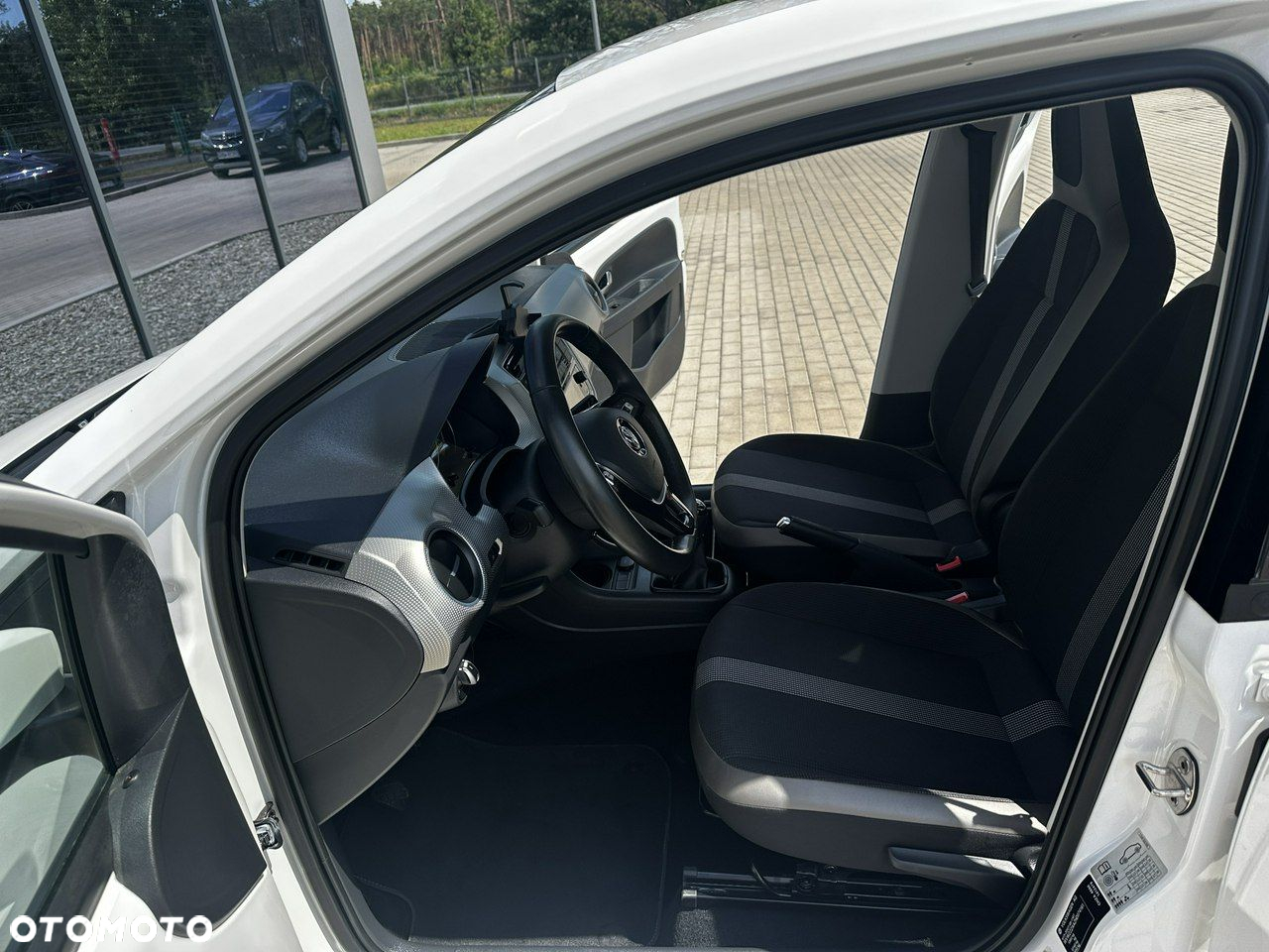 Volkswagen up! TSI high - 12