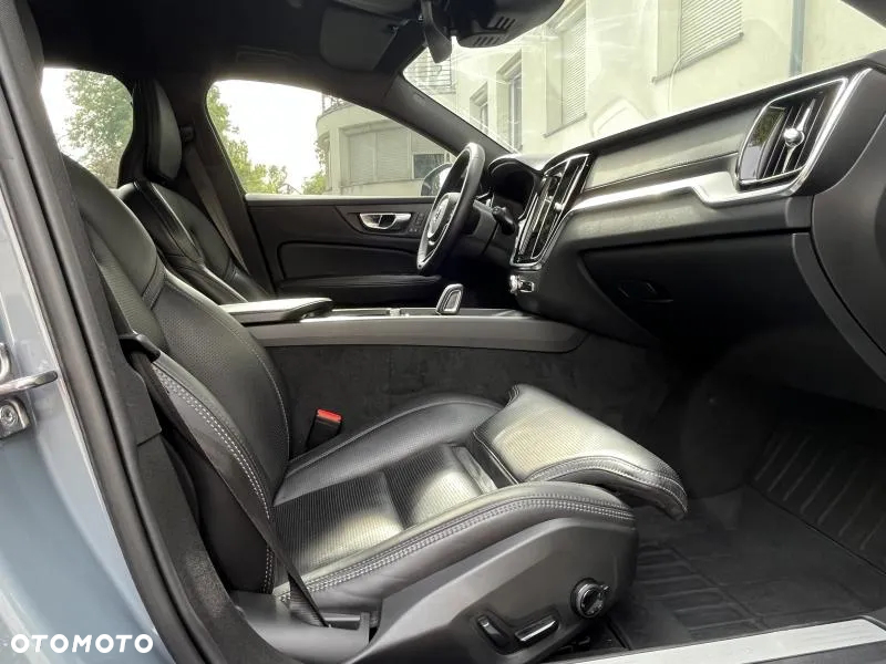 Volvo V60 B4 B R-Design - 10