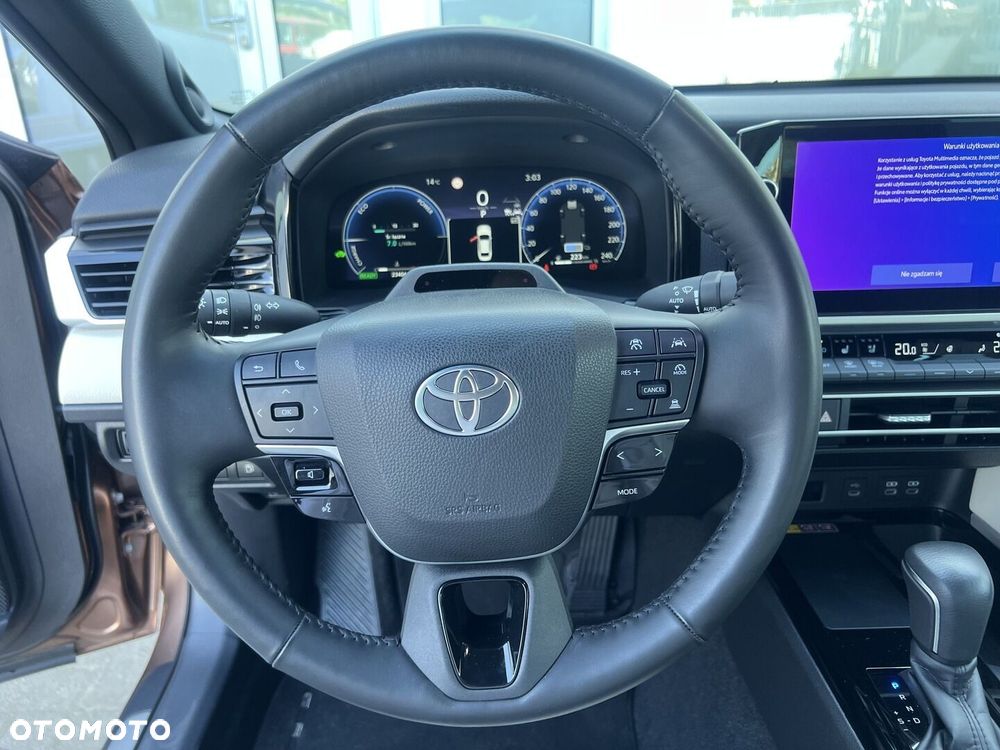 Toyota Camry - 17