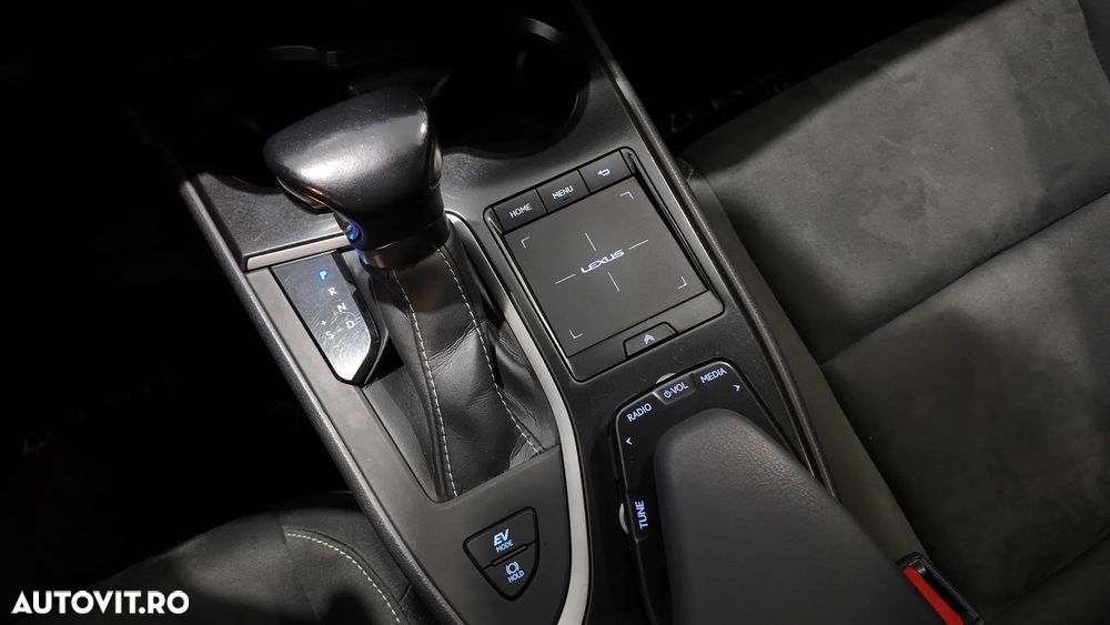 Lexus UX 250h - 26