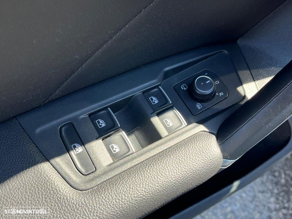 VW Tiguan 2.0 TDi Sport BlueMotion 4Motion DSG - 23