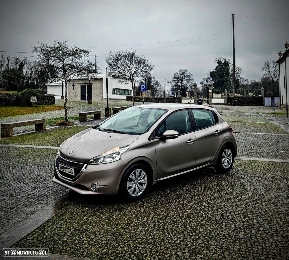 Peugeot 208 1.2 PureTech Signature EAT6 - 2