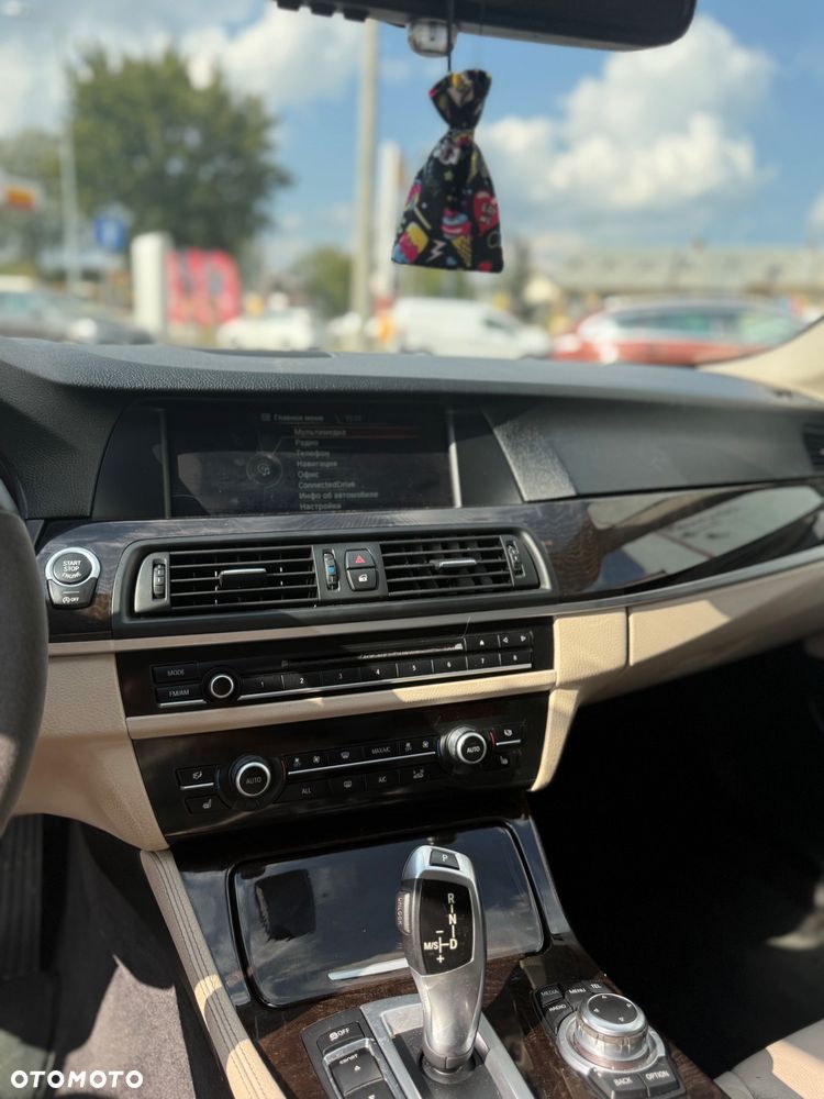 BMW Seria 5 528i Touring - 21