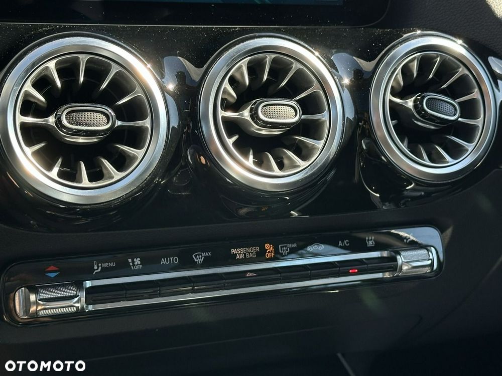 Mercedes-Benz GLA 250 e 8G-DCT Progressive - 27