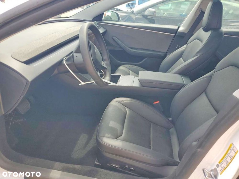 Tesla Model 3 - 8
