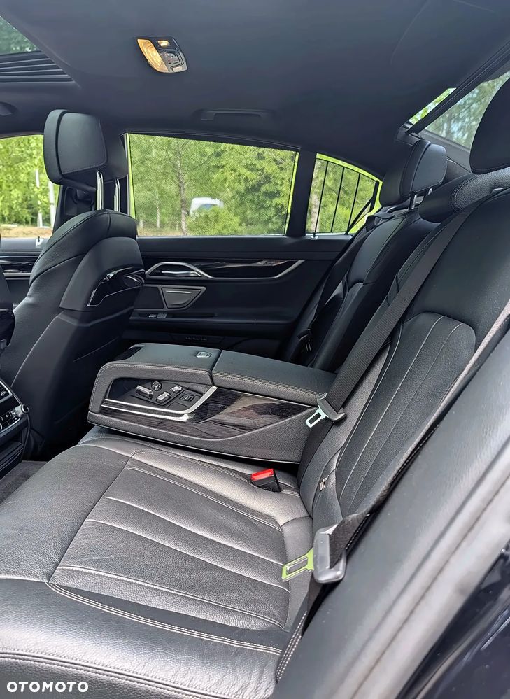 BMW Seria 7 740i - 23