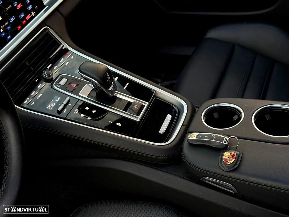 Porsche Panamera 4 E-Hybrid Platinum Edition com PDLS - 33
