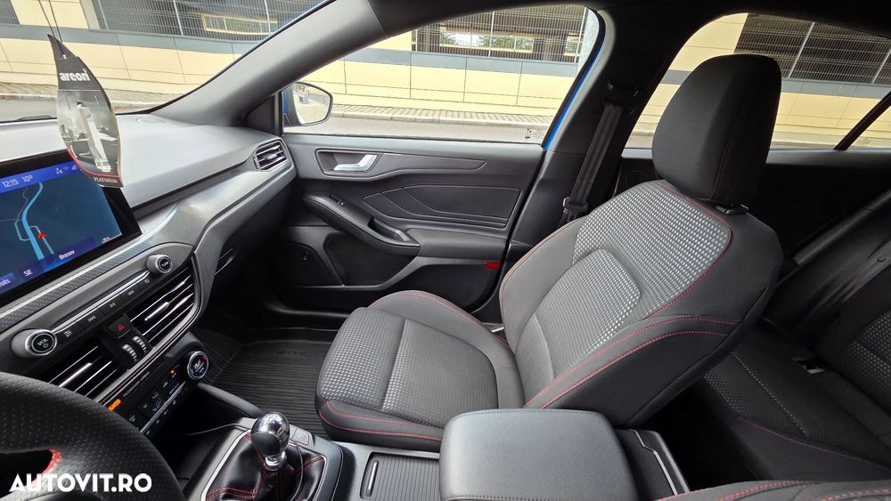 Ford Focus 1.5 EcoBoost ST-Line - 9