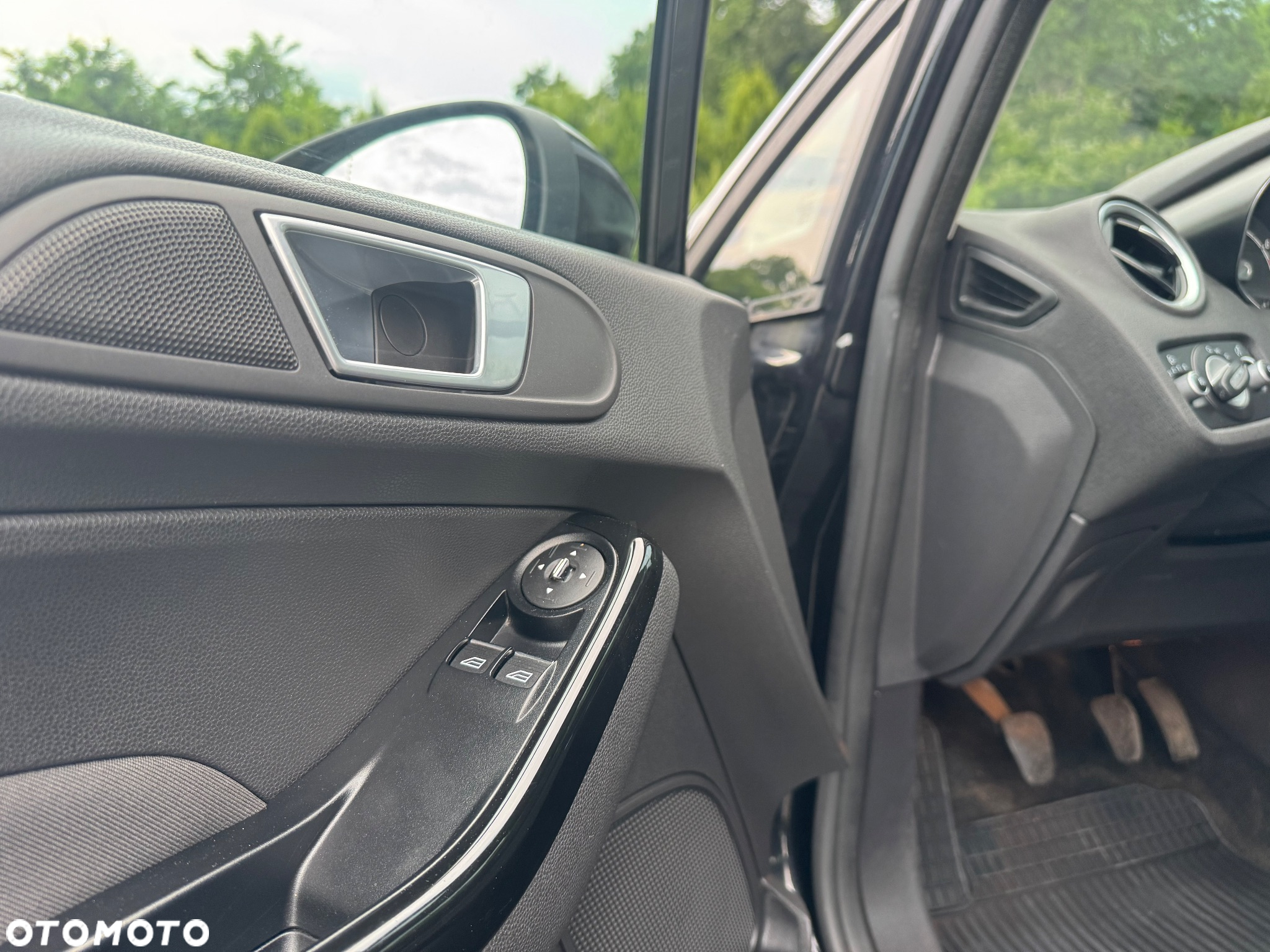 Ford Fiesta 1.0 EcoBoost Titanium - 32