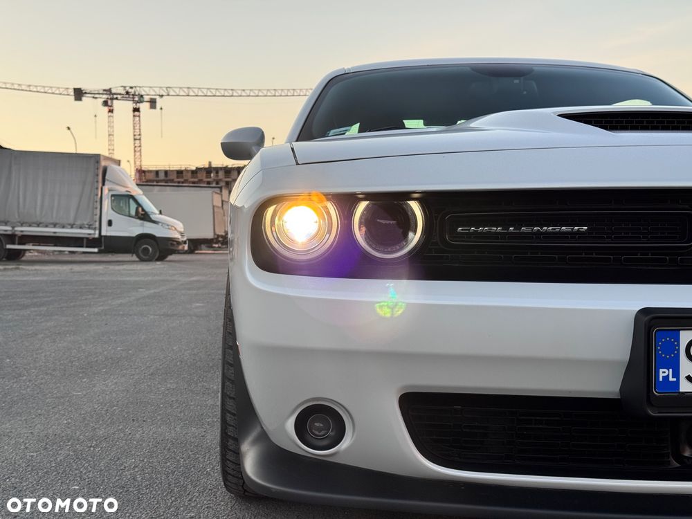Dodge Challenger - 11
