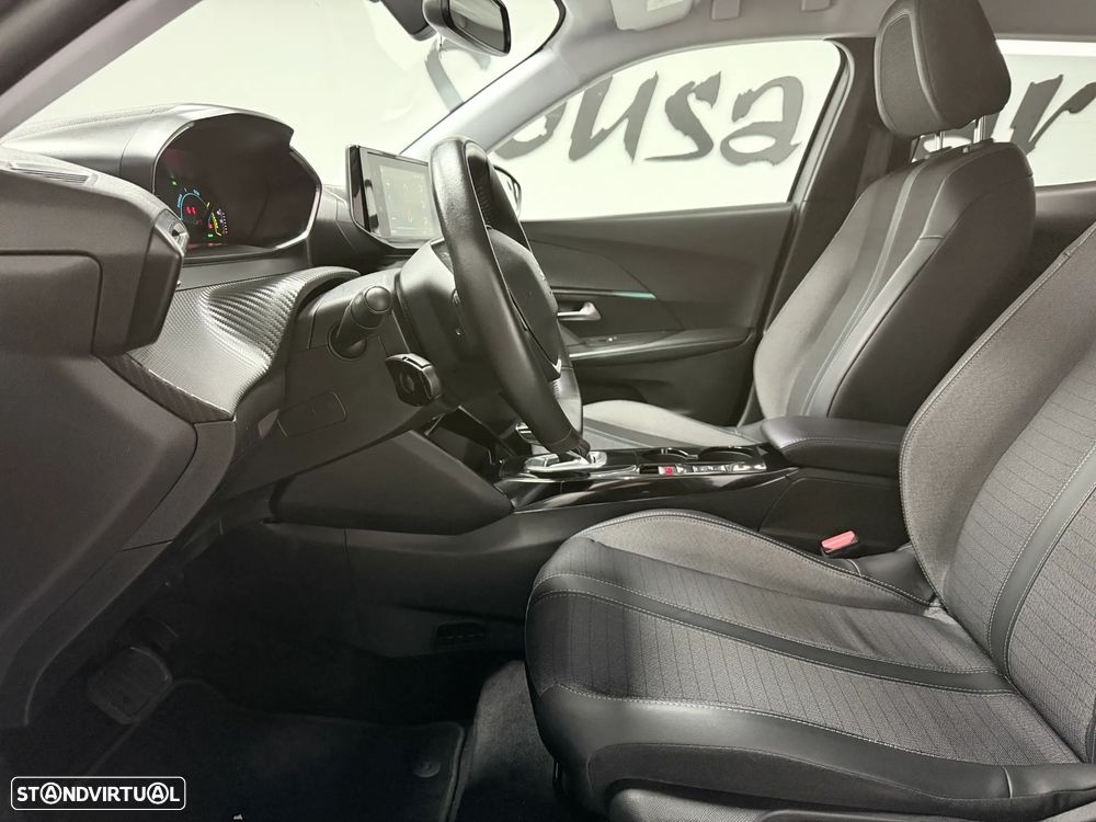 Peugeot e-2008 Allure - 17