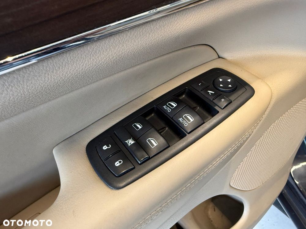 Jeep Grand Cherokee - 24